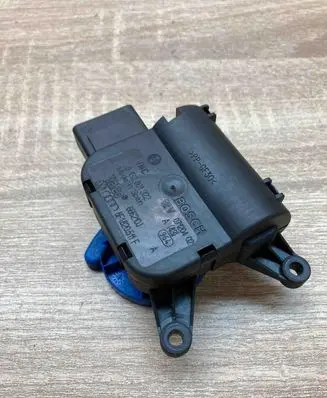 Audi A4 S4 B7 8E 8H Air flap motor/actuator 8E1820511F 0132801322