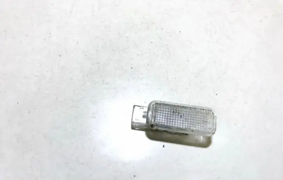 Volkswagen PASSAT B5 Other interior light 3b0947415