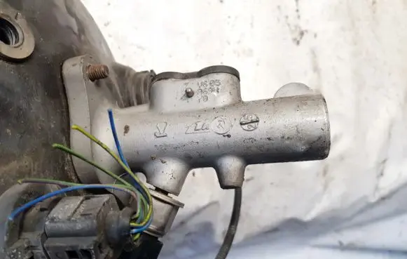 Volkswagen Touareg I Master brake cylinder v605 a69k70