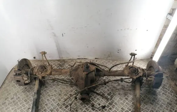 Jeep Grand Cherokee (WJ) Rear axle beam 