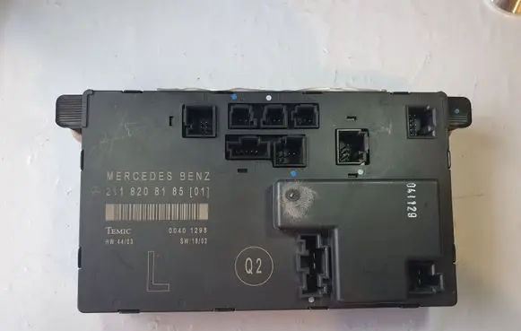 Mercedes-Benz E W211 Door control unit/module 2118208185