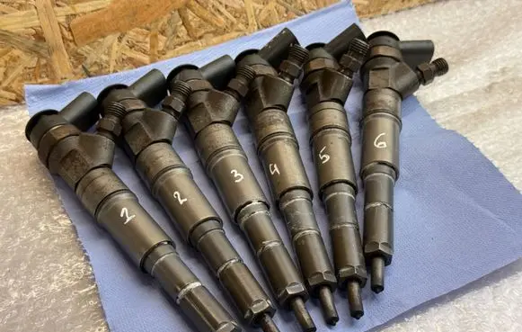 BMW 5 E60 E61 Fuel injectors set 0445110131 7789661