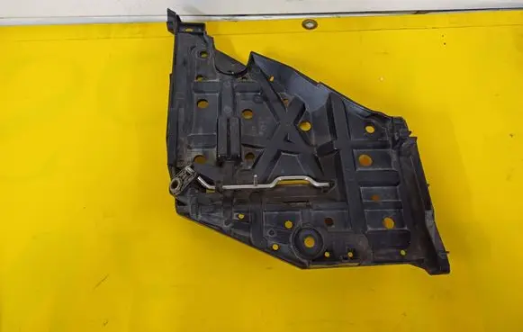 Headlight/headlamp mounting bracket