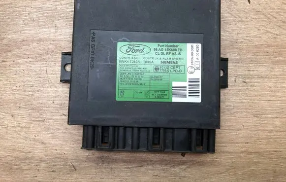 Ford Focus Comfort/convenience module 98AG15K600FB