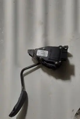 Renault Trafic II (X83) Accelerator throttle pedal 7700313060 761L800A49