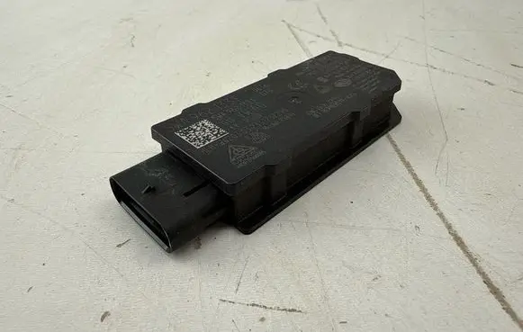 Volkswagen Golf VIII Keyless system antenna 5WA962133F