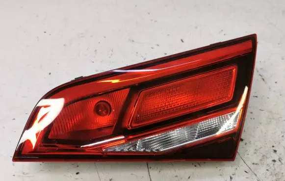 Audi A3 S3 8V Tailgate rear/tail lights 8V4945076 2TZ01283902 AU373PA