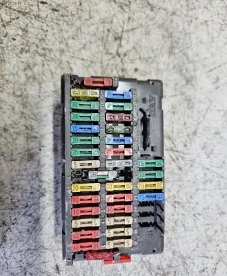 Peugeot 406 Fuse module 94592881