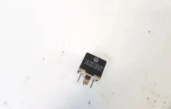 Volkswagen PASSAT B7 Other relay 147951253b