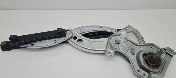 Volkswagen PASSAT B4 Front door manual window regulator 