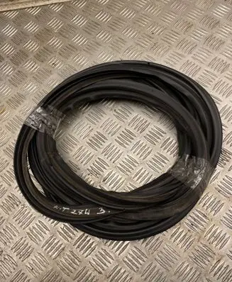 Trunk rubber seal (body)