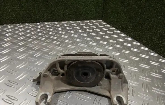 Mercedes-Benz Citan W415 Engine mount bracket 112205217R