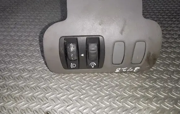 Renault Scenic II - Grand scenic II Headlight level height control switch 88020005