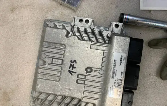 Volvo V40 Engine control unit/module 31355712 S180134103