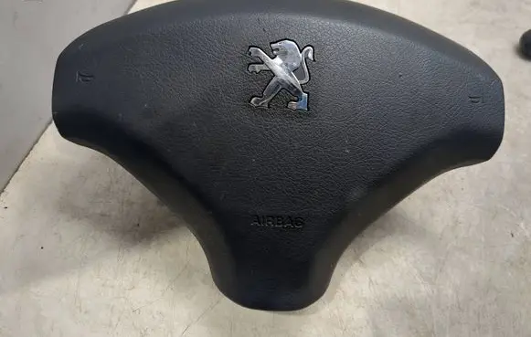 Peugeot RCZ Steering wheel airbag 96730496ZD