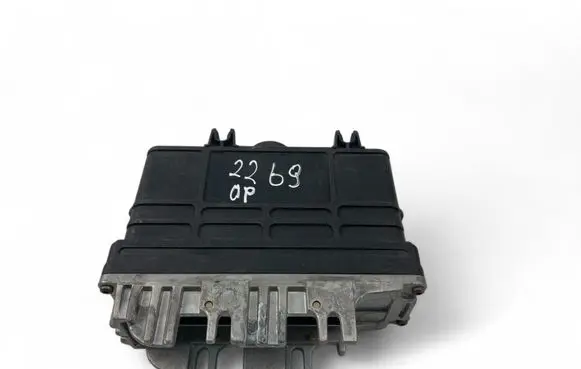 Volkswagen PASSAT B5 Engine control unit/module 8A0907311L 0261203188