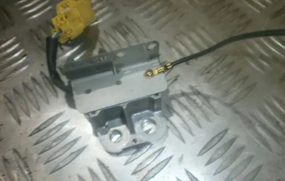 Nissan Primera Airbag deployment crash/impact sensor 7600
