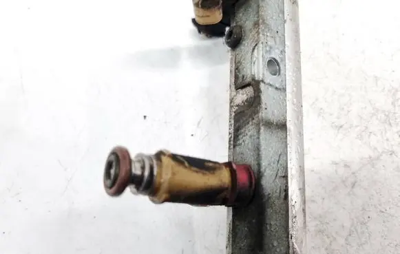 Fuel injector