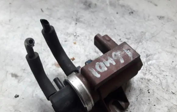 Ford Focus Vacuum valve 9652570180