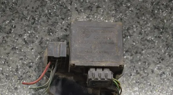 BMW 5 E39 Other relay 22411902