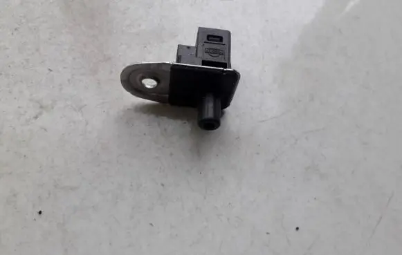 Nissan Note (E11) Front door sensor coupe 