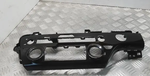 KIA Sportage Radio/GPS head unit trim 84745F1850 84745F1860