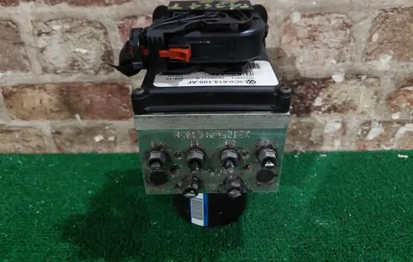 Volkswagen PASSAT B8 ABS control unit/module 