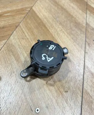 Mercedes-Benz E W211 Breather valve A6460100091