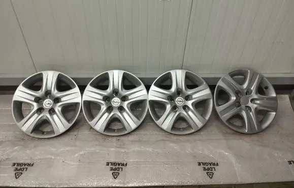 Opel Zafira B R16 wheel hub/cap/trim 13282335