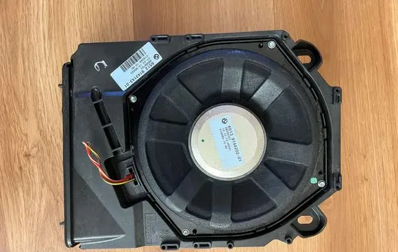BMW X1 E84 Subwoofer speaker 65139143143 9143143 65139144202