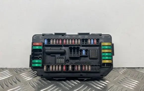 BMW 4 F36 Gran coupe Fuse module 9389068