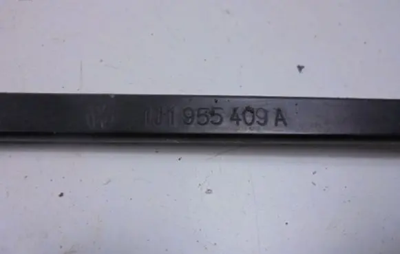 Audi A3 S3 8L Front wiper blade arm 1J1955409A