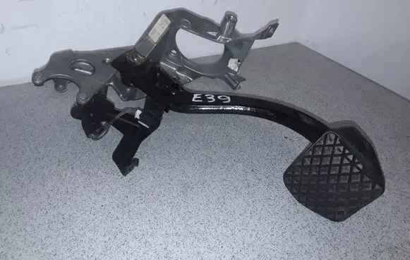 BMW 5 E39 Brake pedal 6751167