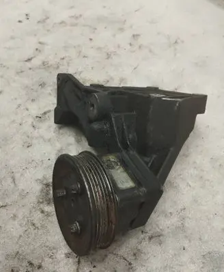 Opel Zafira A Power steering pump 90502550