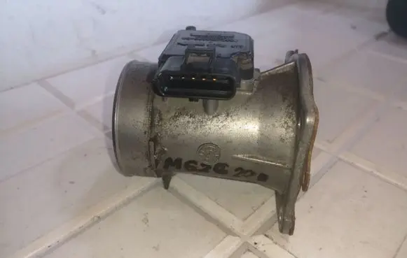 Mazda 626 Mass air flow meter F82F12B579DA