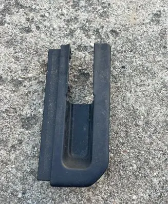 Toyota Prius+ (ZVW40) Rear seat rail trim cover 7215747070