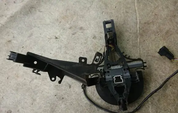 Jaguar XF X250 Front door lock 8X2324994AD 961990103 290208
