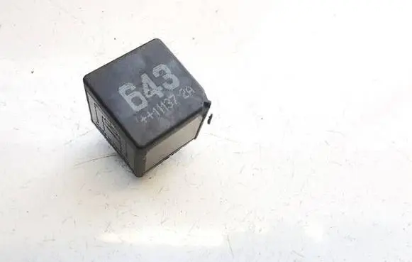 Audi A5 8T 8F Other relay 8k0951253 v23136-b6-x72