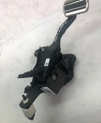 Opel Mokka B Brake pedal 9824305280