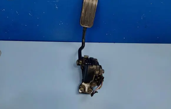 Ford Galaxy Accelerator throttle pedal 7M3721603B YM219F836AA