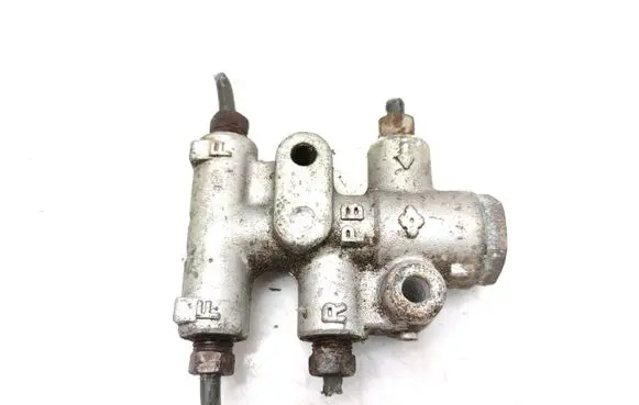 Mazda 929 Brake power pressure regulator 
