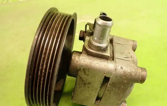 Volvo S80 Power steering pump 8649637