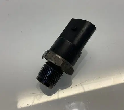 Mercedes-Benz E W211 Fuel pressure sensor A0041536728 0041536728