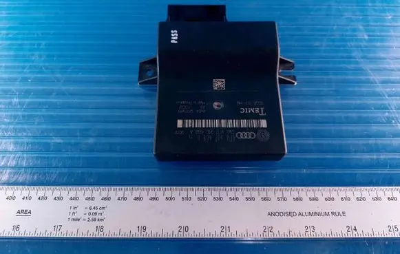 Audi A6 S6 C6 4F Gateway control module 4F0907468D