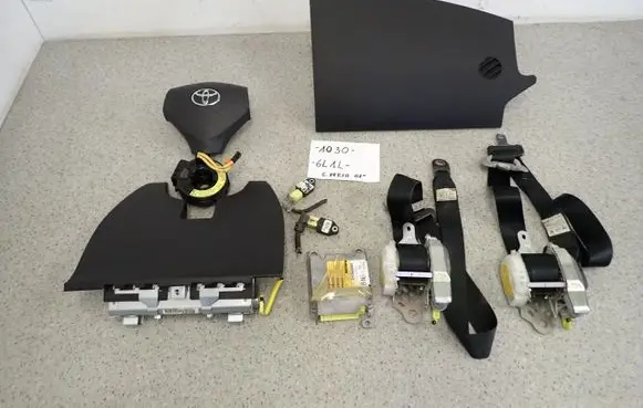 Toyota Corolla Verso AR10 Airbag set 