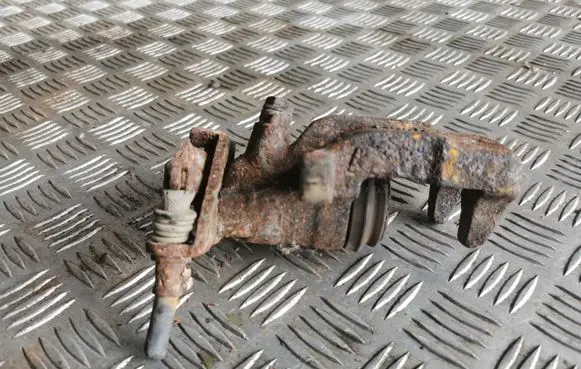 Mitsubishi Carisma Rear brake caliper