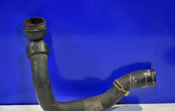Audi A6 S6 C5 4B Engine coolant pipe/hose 8D0121101AD