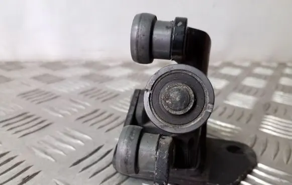 Fiat Ulysse Sliding door lower roller guide/hinge 