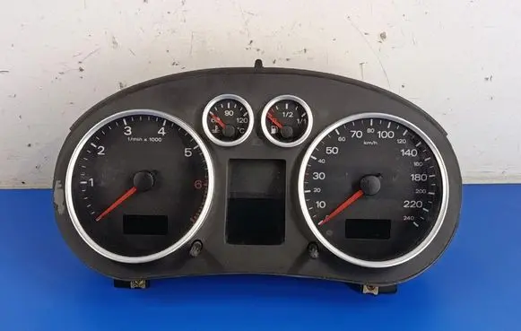 Audi A2 Speedometer (instrument cluster) 8Z0920901