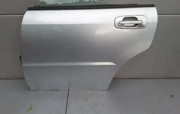 Subaru Impreza II Rear door